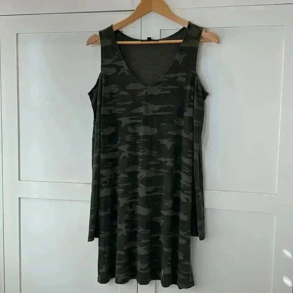 Sanctuary Camouflage long sleeve dress peekaboo shoulders size Small - Picture 2 of 9